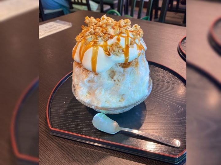 さくさく食感と塩キャラメルの絶妙な甘さ！レトロな店内で楽しむ極上かき氷