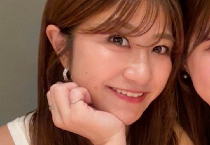 【写真・画像】FC町田ゼルビアの美人広報（32）、アナウンサーの美人妹＆美人母との家族写真を公開「美人親子！」「やばい！」絶賛の声 1枚目
