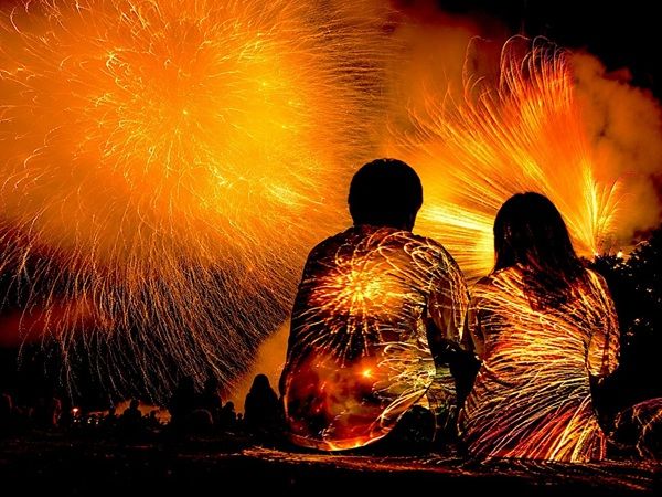 【山梨県山中湖村】10,000発の花火×プロジェクションマッピング！花火大会の枠を超えた一夜の体験