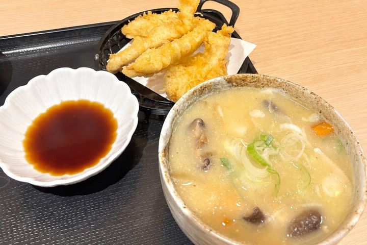 団子汁、とり天などの大分グルメも、大分駅ビル内で楽しめます！