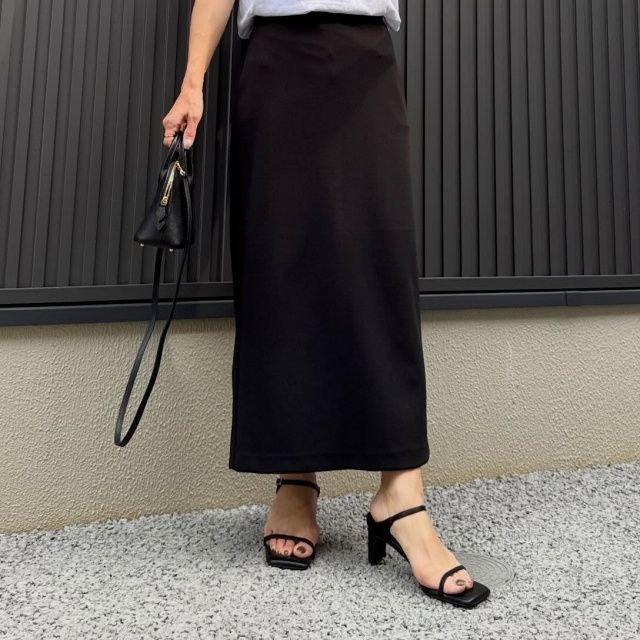 UNIQLO「クレープジャージーナロースカート」