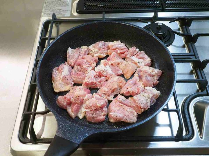 鶏もも肉の一口チキンステーキ・ハニーケチャップソース