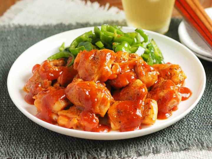 鶏もも肉の一口チキンステーキ・ハニーケチャップソース