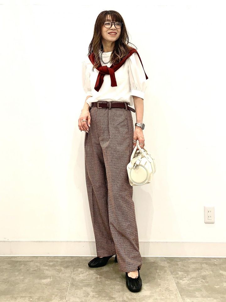 チェック柄のパンツと合わせてクラシックな雰囲気に 出典：StyleHint