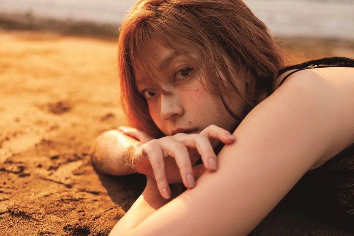 『櫻井おとの写真集 感電』より （C）SHOGAKUKAN width=