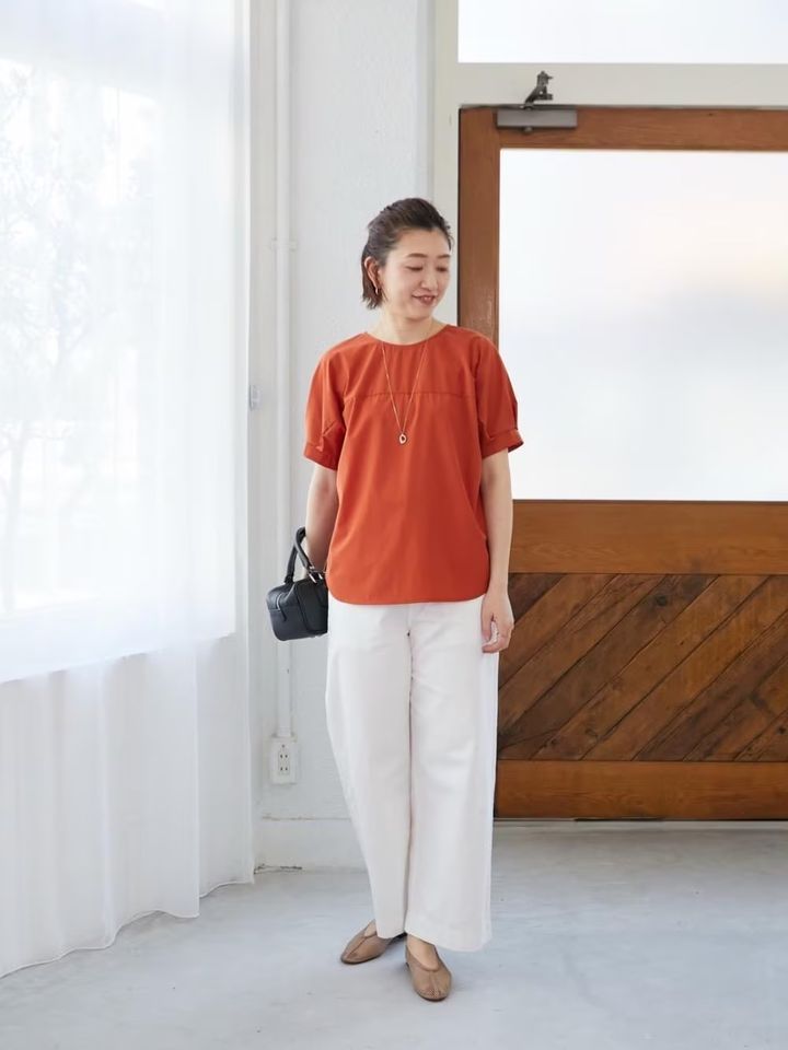 肌触りがひんやり！ 涼しいきれい色ブラウス