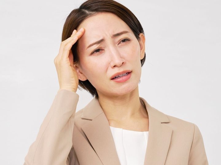 【産婦人科医が回答】更年期のつらさは「気合いで乗り切る」のが一番、と思っていませんか？実はそれこそが症状を悪化させる落とし穴かもしれません。軽い人が実践している意外な習慣とは？（※画像：Shutterstock.com）