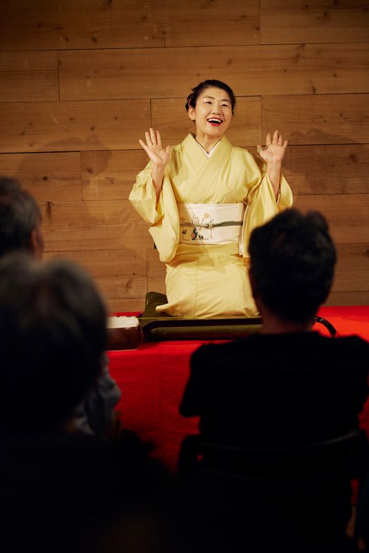 高座中の桂小すみさん