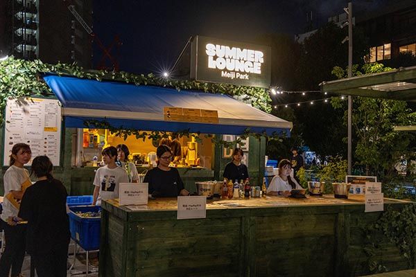 【東京都新宿区】明治公園の夏イベントで日東紅茶コラボドリンクが登場！ナイトシネマ上映作品も公開