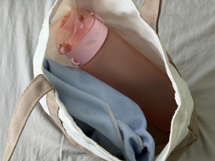 画像1: 気がついたら倒れている「水筒」