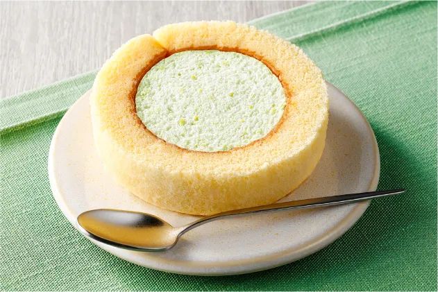 「プレミアムロールケーキ ずんだシェイク風味」の断面