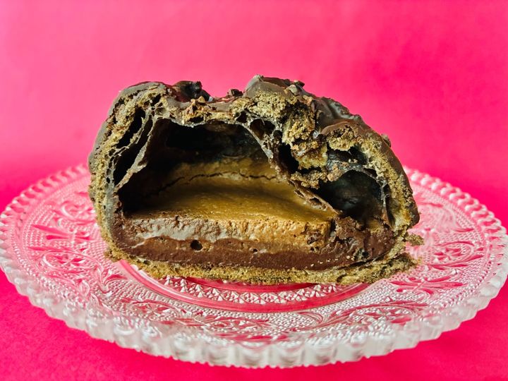 「ザクザク感もよかった！」「濃厚で美味しかった！」【ローソン】カカオ香るショコラクッキーシュー