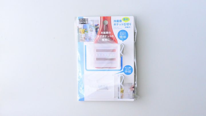 重ねて置くプチストレスを解消！110円の「冷蔵庫ドアポケット用仕切り」で作るリモコンスタンド