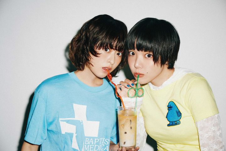 （左から）森七菜、あいみょん 提供写真 width=