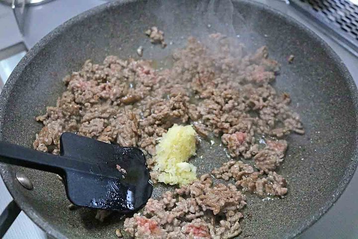 なすとひき肉トマト炒め９