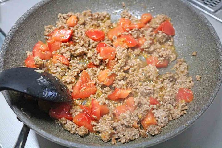 なすとひき肉トマト炒め８