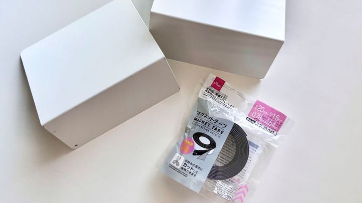 ダイソー「マグネットテープ」の意外な使い道！ブックエンドと組み合わせて収納仕切りを作ってみた
