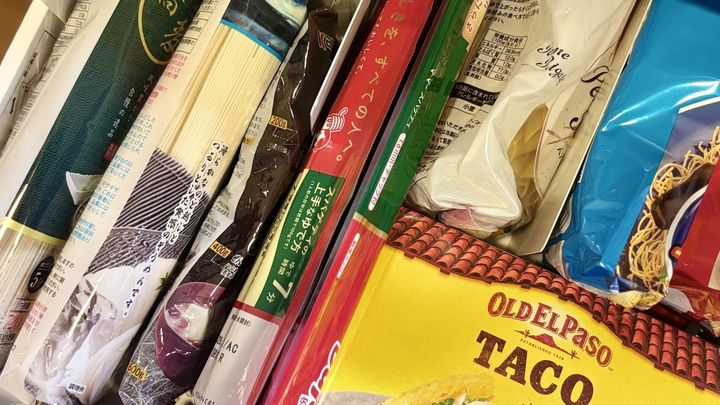 ダイソー「マグネットテープ」の意外な使い道！ブックエンドと組み合わせて収納仕切りを作ってみた