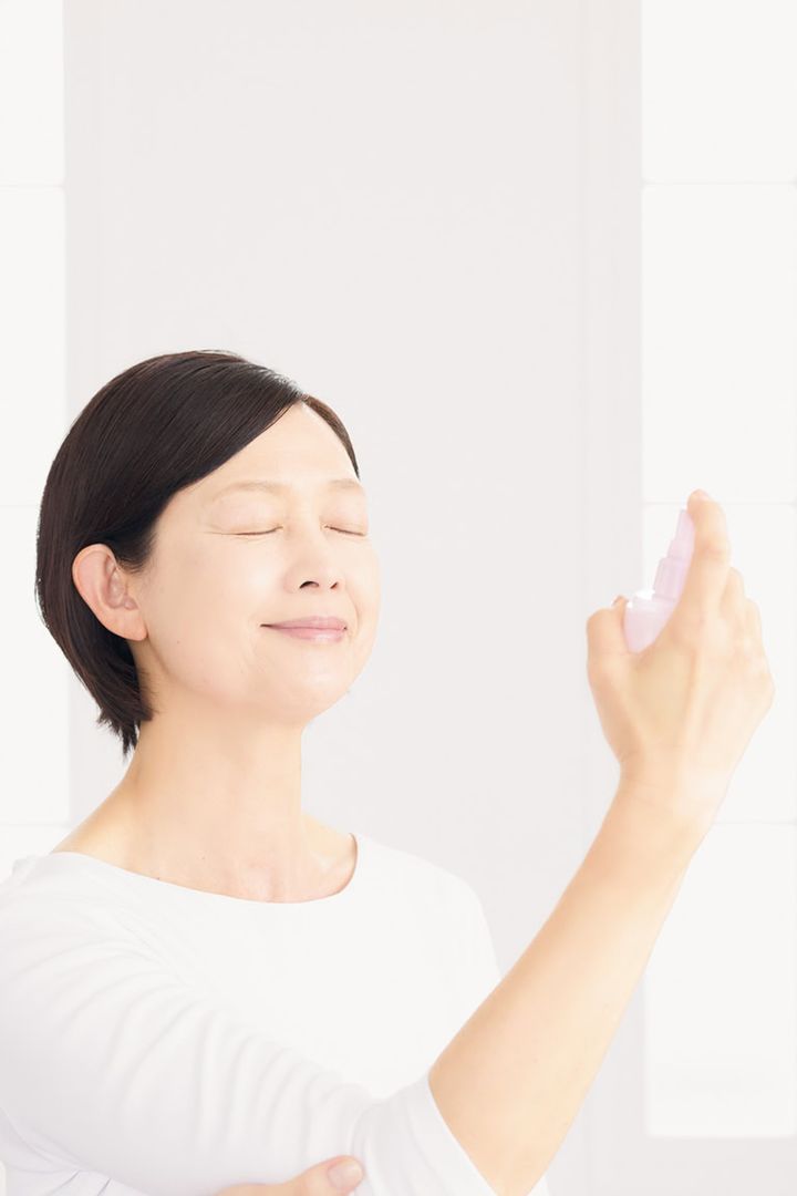 フィックスミストを吹き付ける