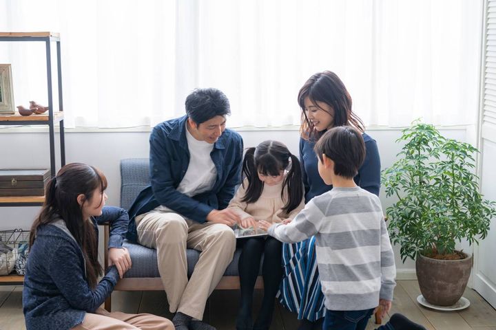 話す人