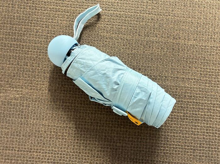 【キャンドゥ】バキッと折れた傘の「骨折」が復活！？簡単すぎる…謎の金具が優秀すぎました。