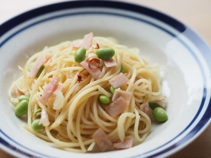 【塩茹でにはもう戻れない】進化系「枝豆ペペロンチーノ」がウマすぎる！ニンニクと鷹の爪でヤミツキ必至♡