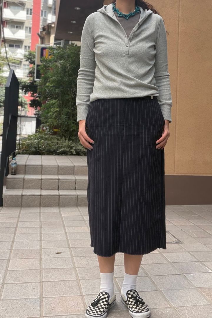 筆者は身長174cmの普通体型でこのサイズ感。こうやって見ると、XLでもけっこうコンパクトですよね