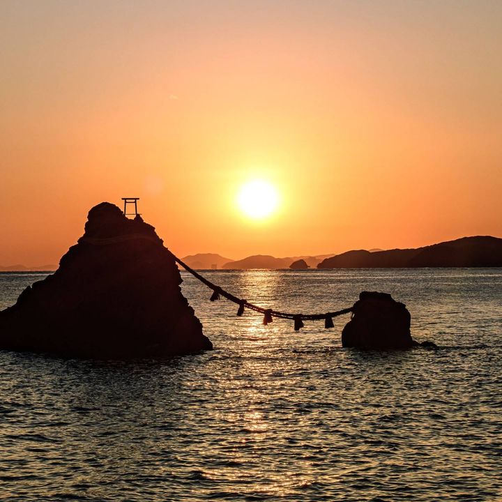 夫婦岩と日の出