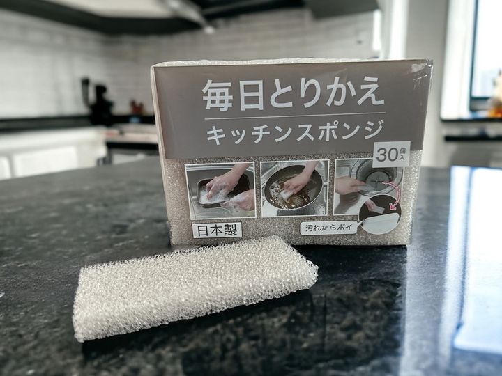 “お値段以上”の品が多いと人気の「ニトリ」。大物家具から家電、寝具やホームファブリック、そして日用品など幅広く扱っています。今回は家事アドバイザーである筆者が、“リピ買い”をおすすめするアイテムを厳選してご紹介します。