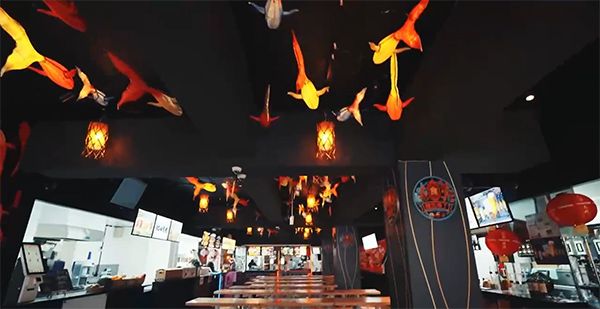 【神奈川県横浜市】横浜中華街の新スポット！クーラー空間で座って巡れる中華街「鯉恋横丁」オープン