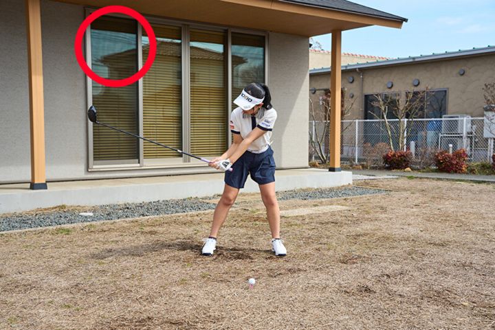 ドライバーでヘッドスピードを上げるには？「右足体重で打つ」と菅沼プロが解説