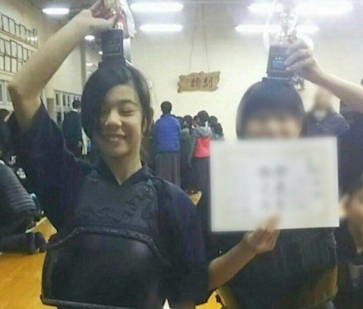 【写真・画像】「ラヴ上等」で話題の美女、スポーツ少女な“中学時代の写真”を公開「剣道に打ち込んでたので」 1枚目