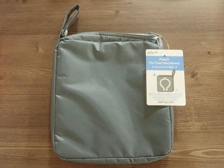 DAISO(ダイソー)：クールネックバンド用ポーチ スクエア型