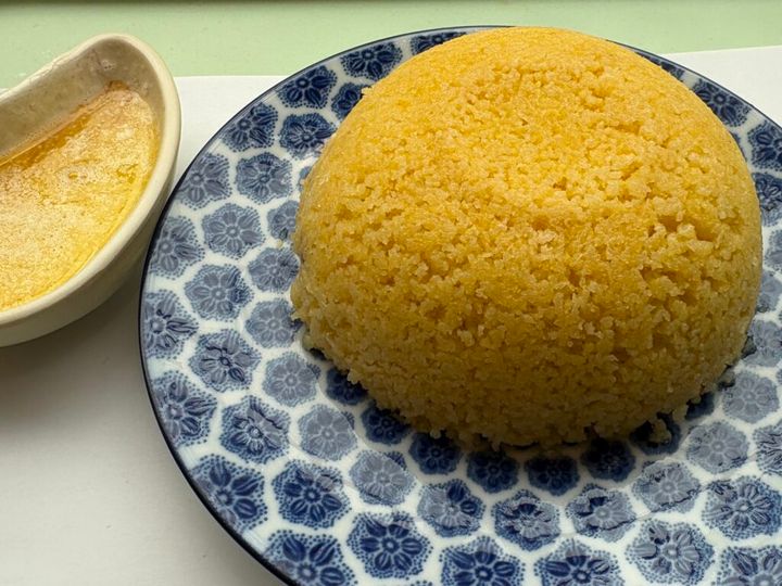 ブラジルで朝食や軽食に好まれる料理クスクス Cuscuz