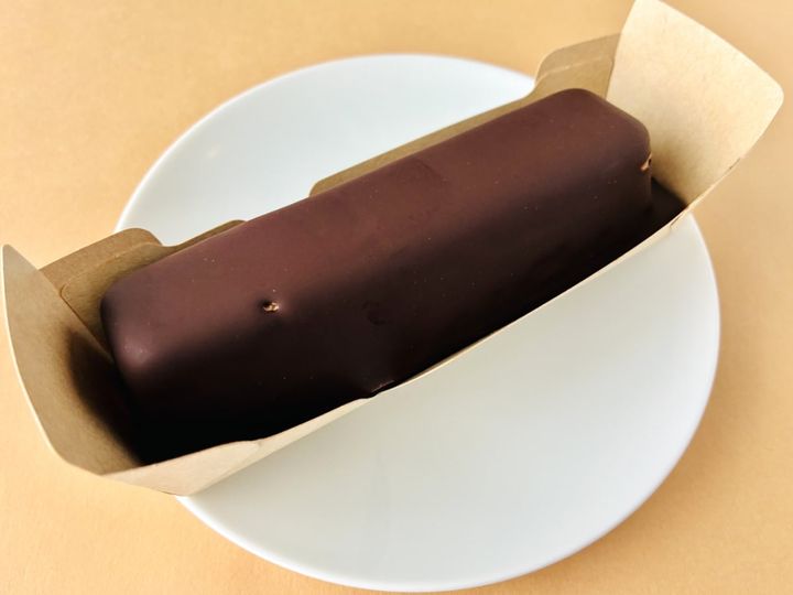 「癒される！」「食感の変化がよき！」【ローソン】ご褒美スティックケーキ パリっとふわとろショコラ