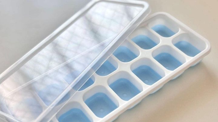 【100均】フタ付き製氷皿はアクセサリーケースにも◎ 仕切り収納を試してみました