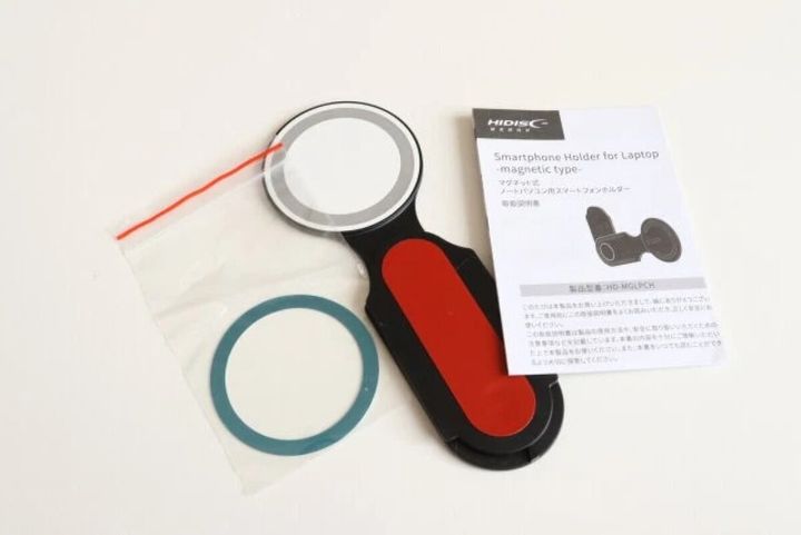 マグネット式スマホホルダーの本体と付属品