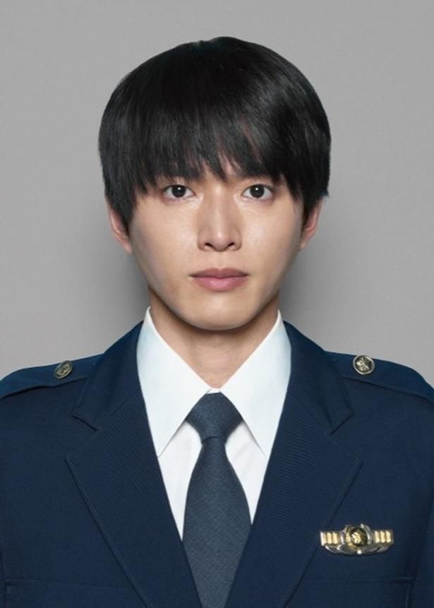 美浦秋(麻布中央警察署刑事課強行犯捜査係)：白洲迅さん