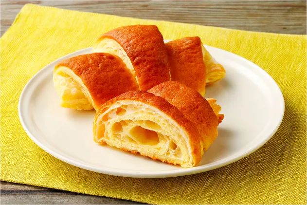 「中までじゅわ～っと 塩メロンクロワッサン（伯方の塩使用）」の断面