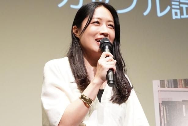 【写真を見る】『ドラマなふたり』カップル試写会のトークショーにイラストエッセイストの犬山紙子が登壇 取材・撮影/成田おり枝