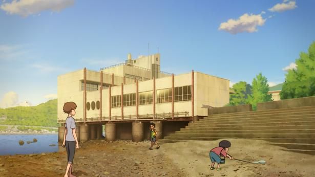 『しらぬひ』には、熊本県に実在する“海の上にある学校”がモデルとなった風景も登場 [c]2026 片野坂亮／しらぬひ製作委員会