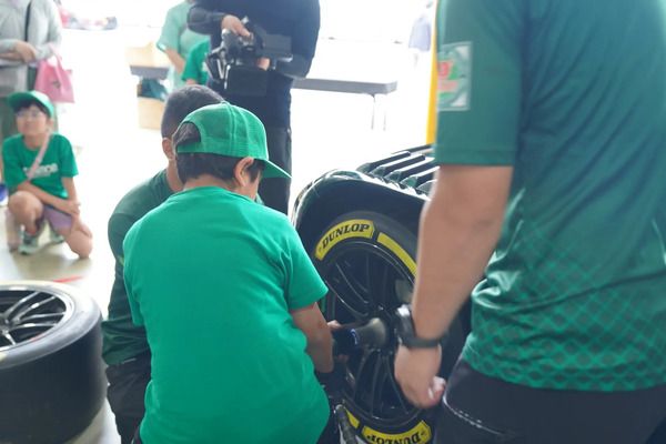 【静岡県小山町】D’station Racing 御殿場工場で、毎年恒例の子ども向け仕事体験イベント開催！