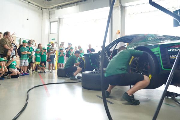 【静岡県小山町】D’station Racing 御殿場工場で、毎年恒例の子ども向け仕事体験イベント開催！