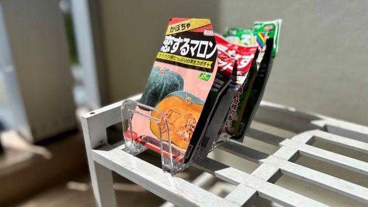  見せる収納で作業もスムーズ！セリアの「ハンカチスタンド」で作るおしゃれな種袋ホルダー