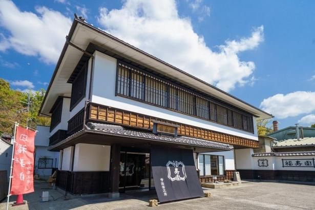1つの館で宇治茶の「つくる・味わう・学ぶ」を満喫できる 画像提供：福寿園