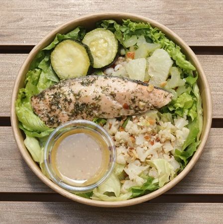 【東京都千代田区・荒川区】キユーピーが野菜の料理家・西岡麻央氏と開発したサラダボウルを「Deli comer」で販売