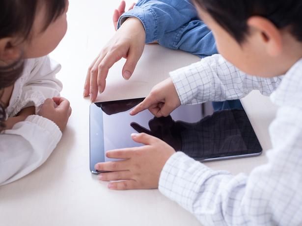 親子でAIデビューのきっかけを作ろう！ （C）cba／PIXTA