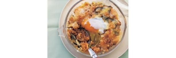 アレンジ「温玉カレードリア」 （C）西岡麻央／主婦と生活社