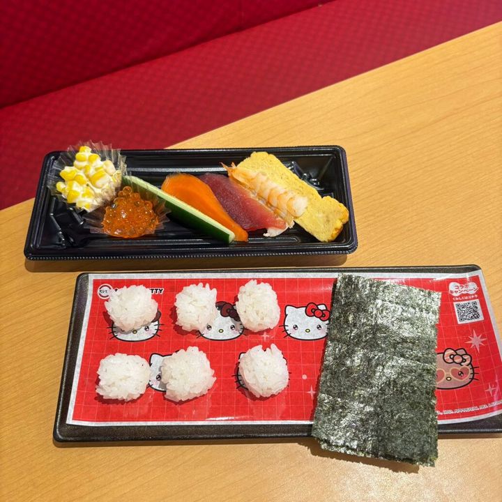 ハローキティ コラボミニチャーム付き つくローセット