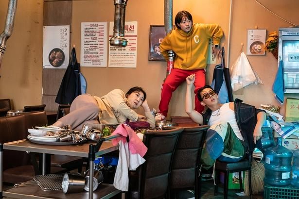 【写真を見る】共通点はドナーが同じということだけ!?ヒーローチームを結成したバラバラな5人の前に、“神”を目指すヴィランが出現 [c]2025 NEXT ENTERTAINMENT WORLD & ANNAPURNA FILMS. All Rights Reserved.